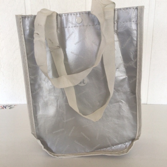 LULULEMON SILVER SMALL REUSABLE TOTE HOLIDAY 2022 - Picture 10 of 10
